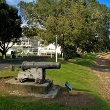 Hananui Lodge And Apartments Russell Exterior photo
