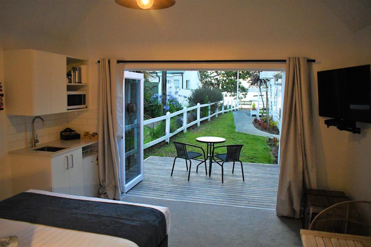 Hananui Lodge And Apartments Russell Exterior photo