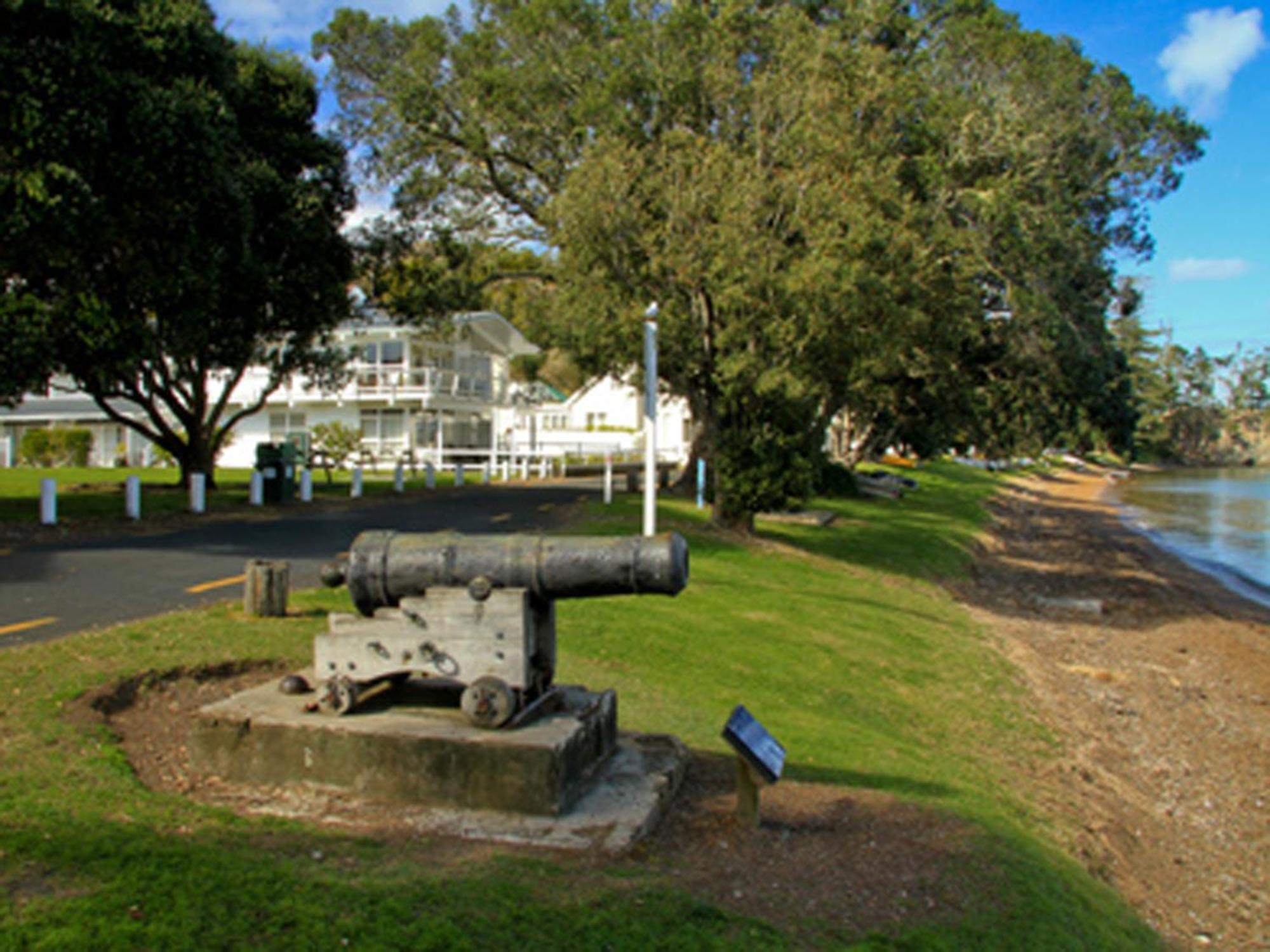 Hananui Lodge And Apartments Russell Exterior photo