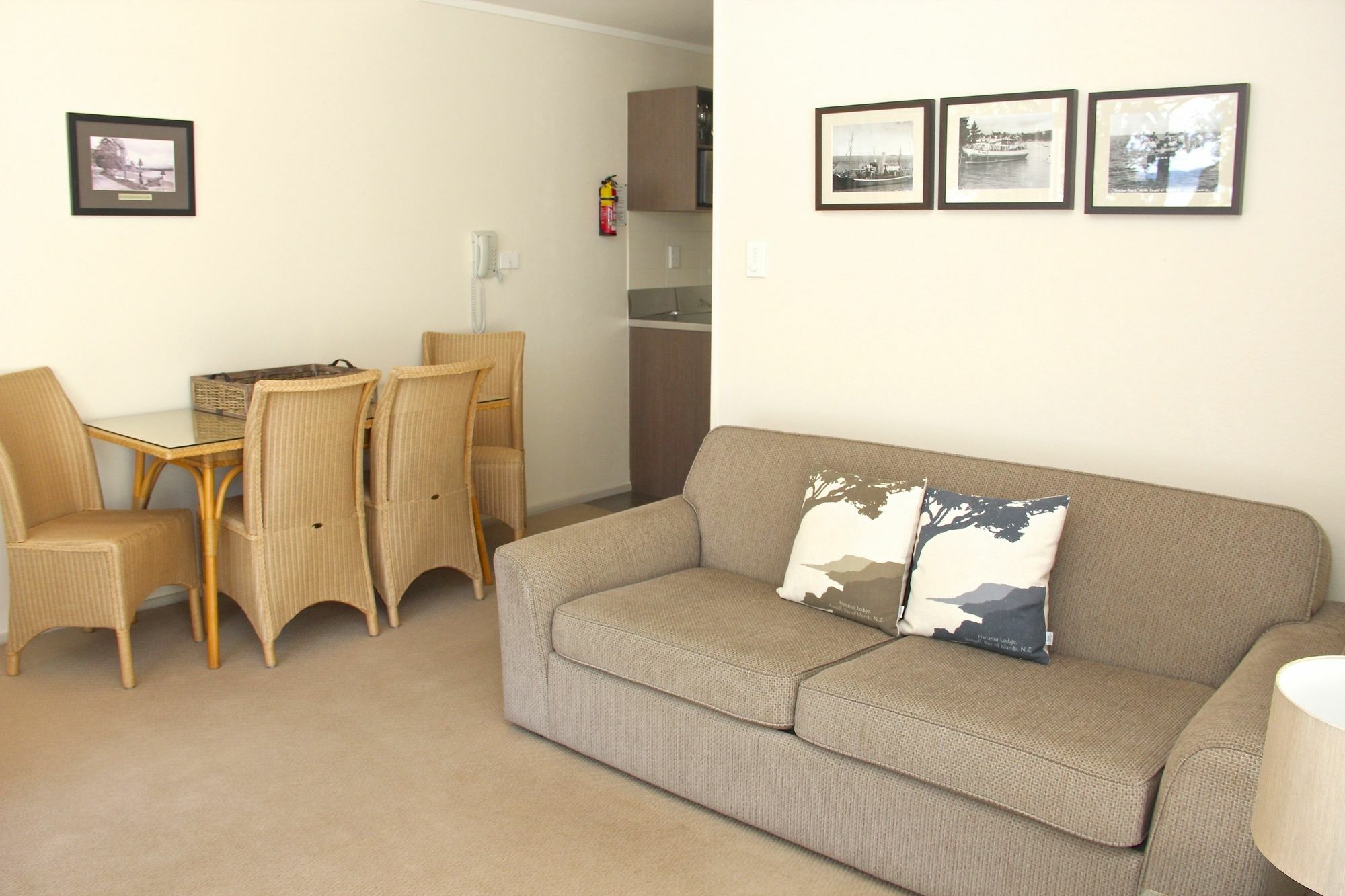Hananui Lodge And Apartments Russell Exterior photo